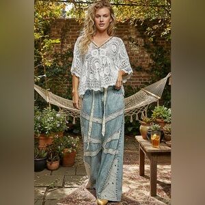 POL V-Neck Crochet Top with Scalloped Hem🆕